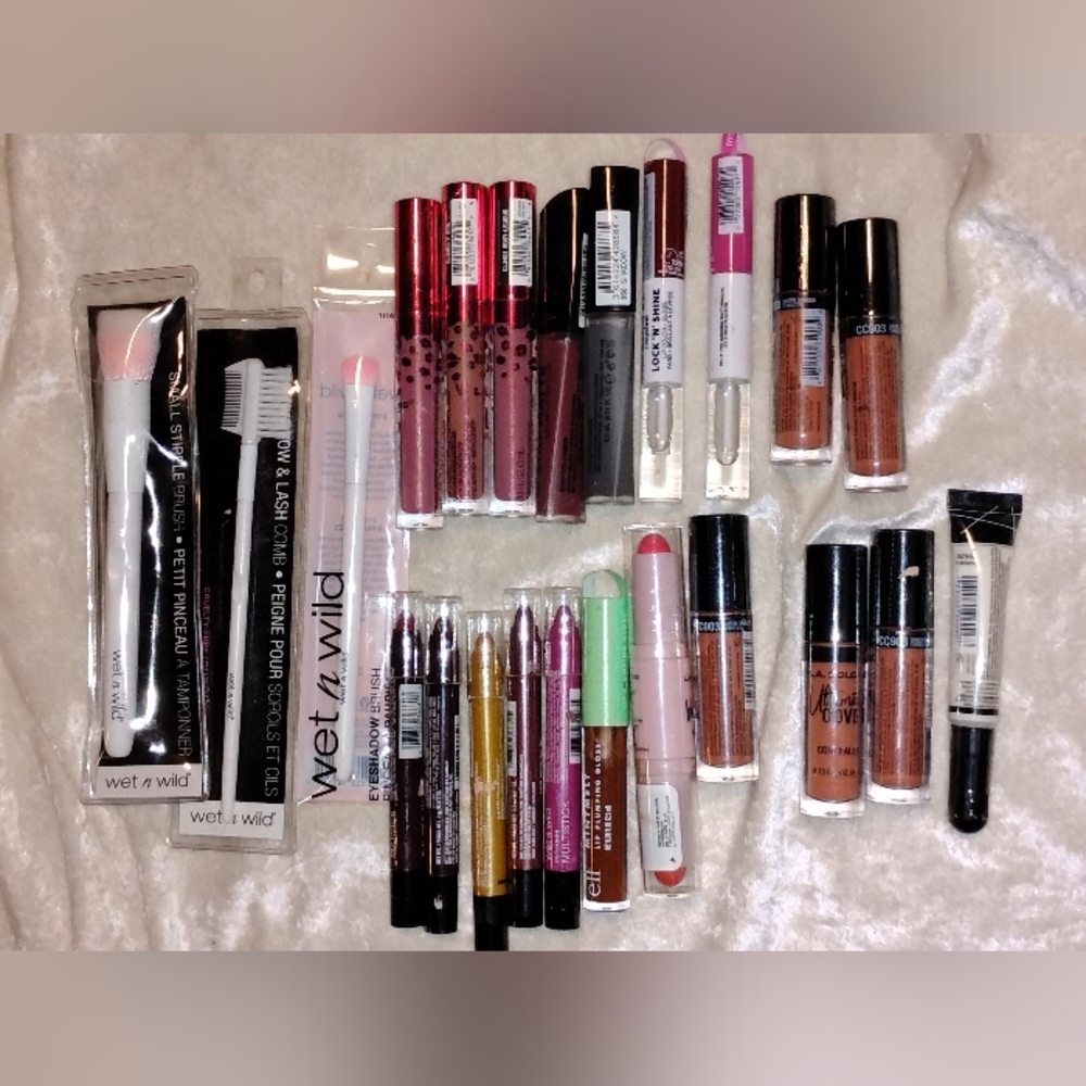 Wet n Wild Bundle #2 Lipstick and Eye Collection - Bold and Neutral Shades